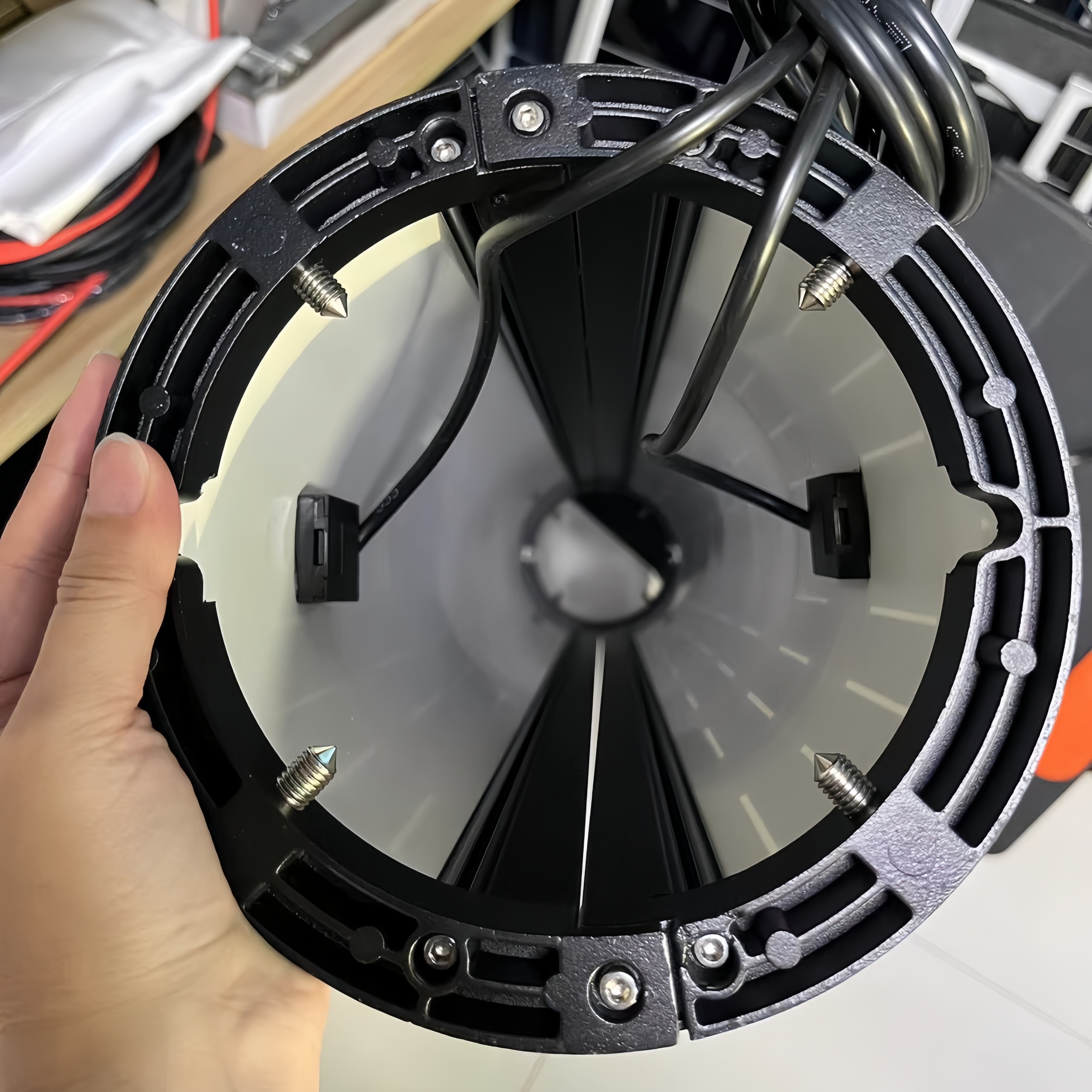 HELIOWRAP CYLINDRICAL CURVED SOLAR PANEL
